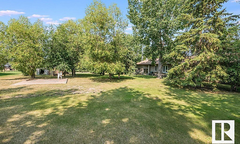 #404 46410 Twp Rd 61...