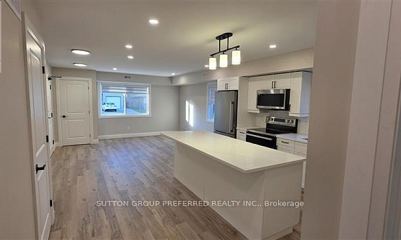 4 - 118 Scott Street...