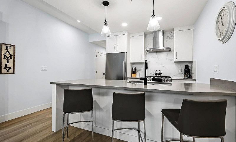 608 120 Esplanade Av...