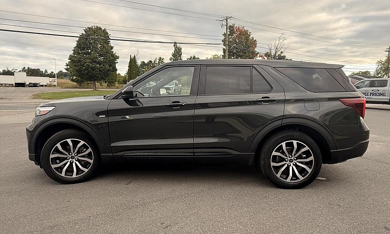 2022 Ford Explorer S...