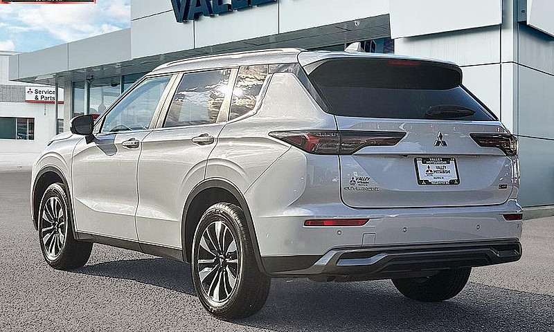 2026 Mitsubishi Outl...