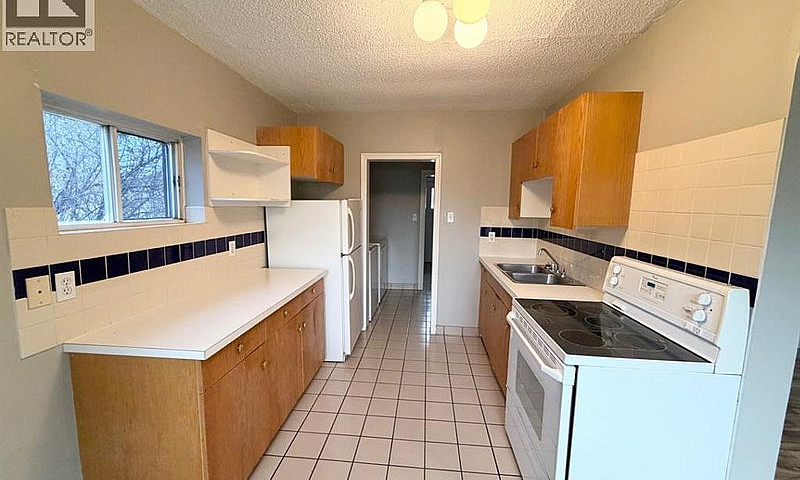 9516 102 Avenue Gran...