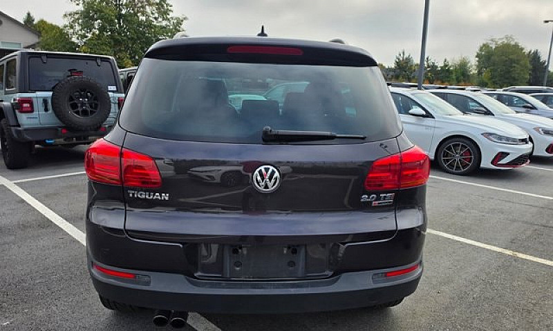 2016 Volkswagen Tigu...