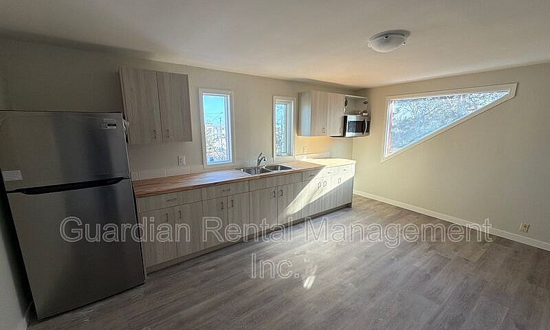Upper-Level 1 Bed, 1...