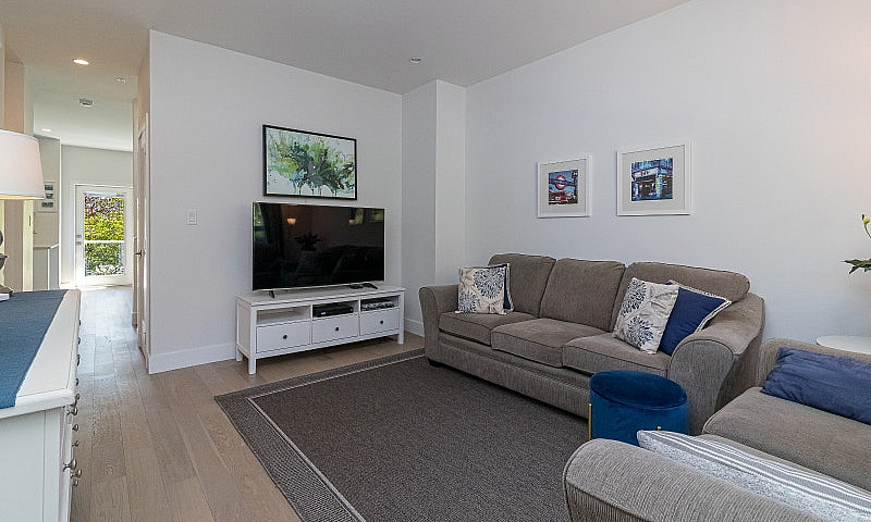 Townhome 3 Beds, 4 B...