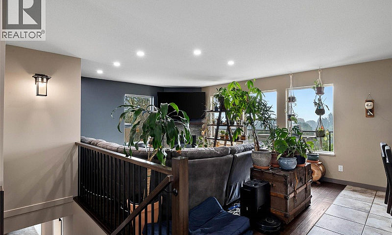 895A Georgeann Road ...