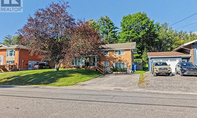 673 Laurentian Avenu...