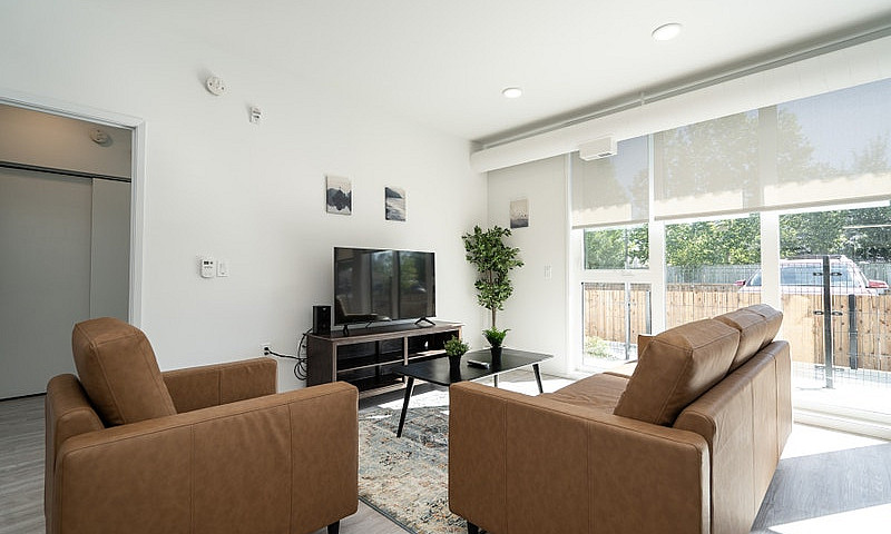 Modern 1Br/1.5Bath I...