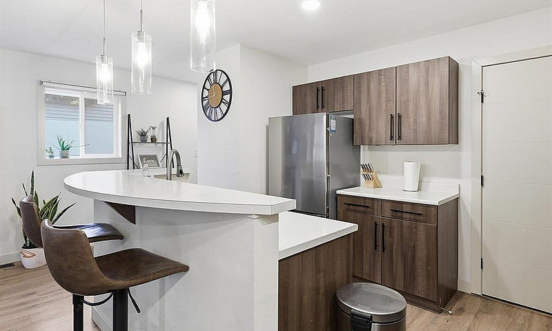 2 17 Morier Avenue W...