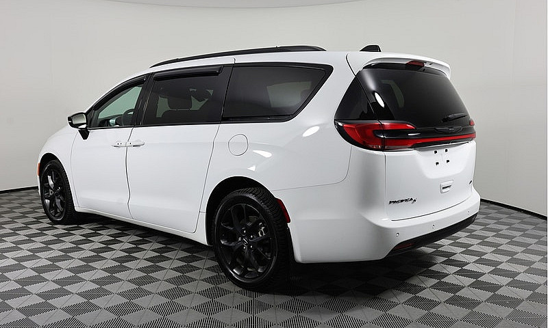 2024 Chrysler Pacifi...