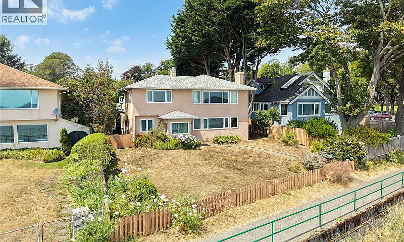 2168 Esplanade Oak B...