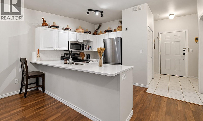 102 2109 Rowland Str...