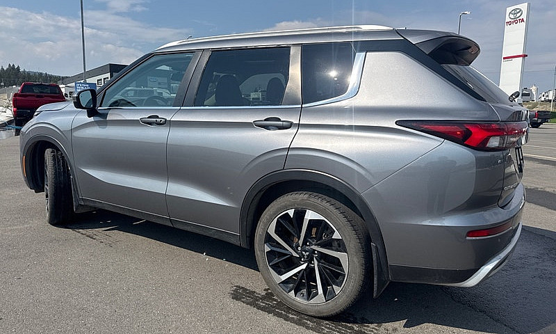 2023 Mitsubishi Outl...