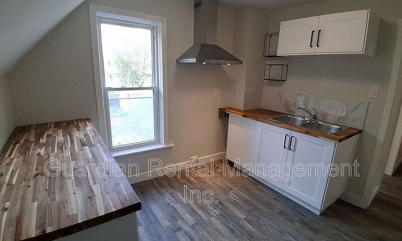 1 Bedroom, 1 Bath Un...