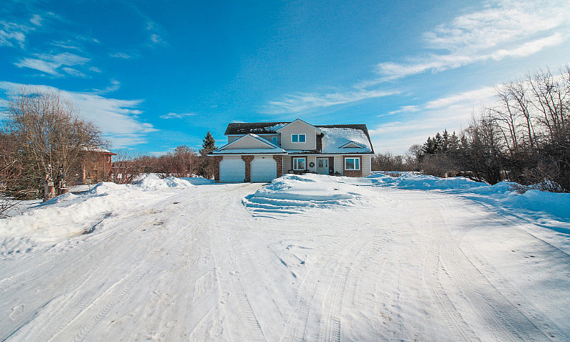 Acreage Living With ...