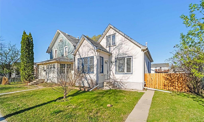 4-Bedroom House In S...