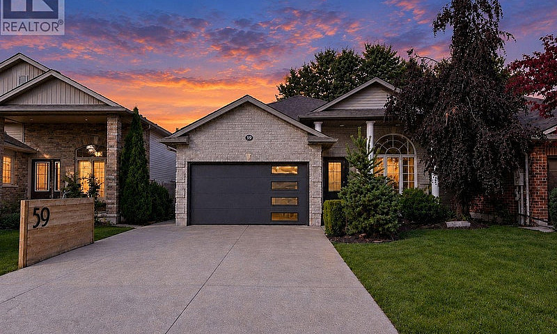 59 Bridle Path, Stra...