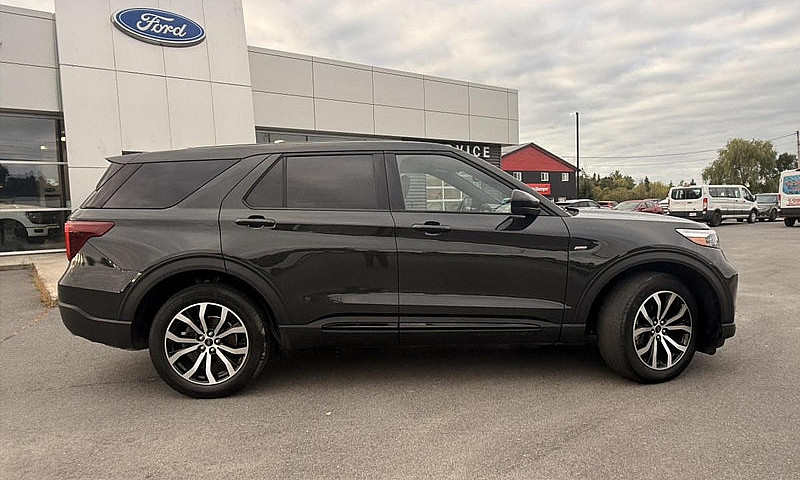 2022 Ford Explorer S...