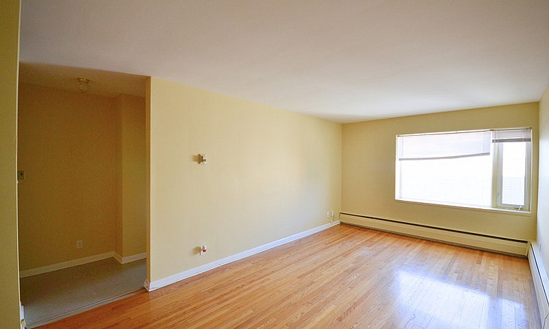 Spacious 1 Bdrm Near...