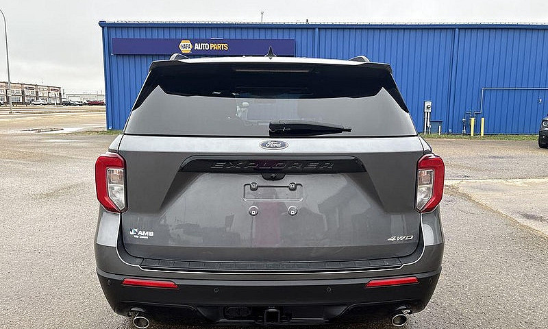 2022 Ford Explorer S...