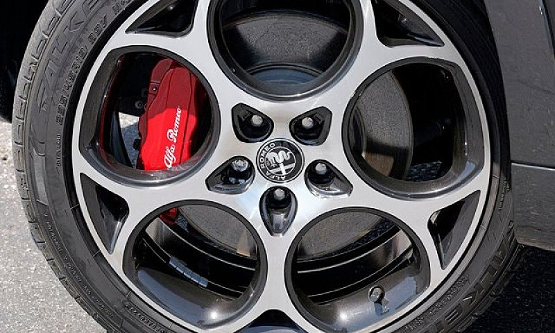 2024 Alfa Romeo Tona...