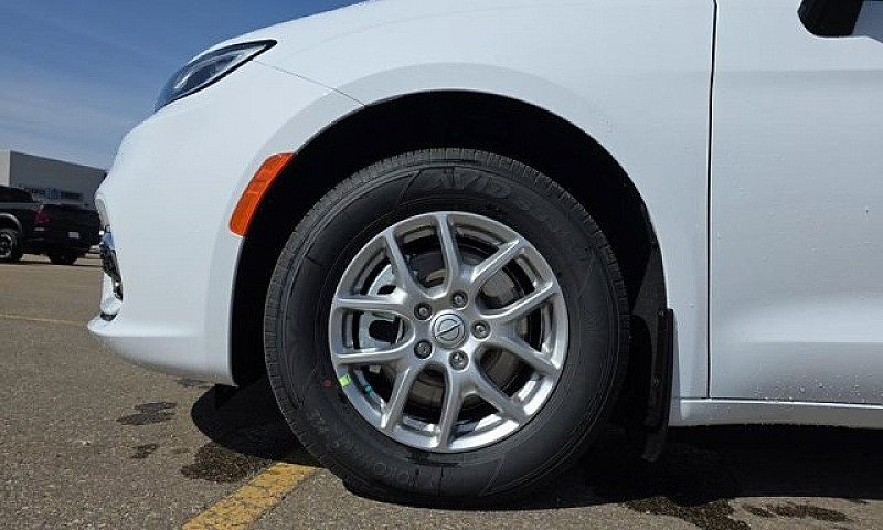 2026 Chrysler Pacifi...