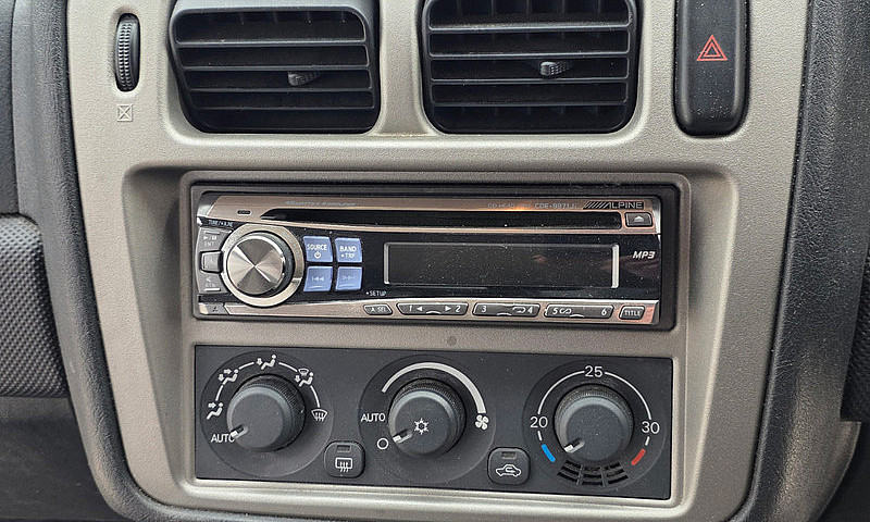 2002 Mitsubishi Paje...