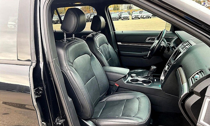 2017 Ford Explorer 4...