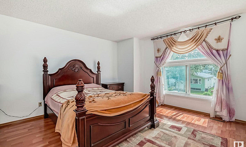 9646-73Ave House For...