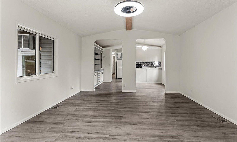106 43201 Lougheed H...