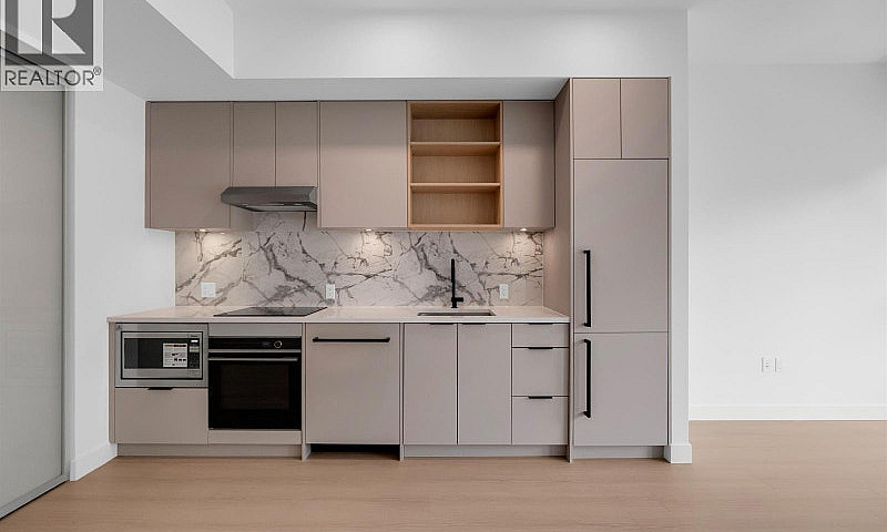 2Xx 422 E 3Rd Street...