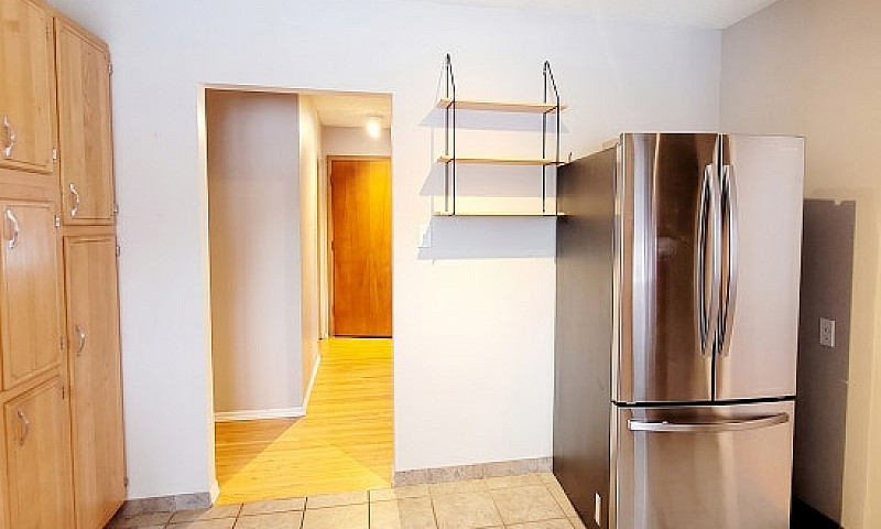 Nice 3-Bed Mainfloor...