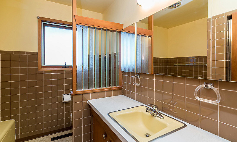 House For Sale 228 M...