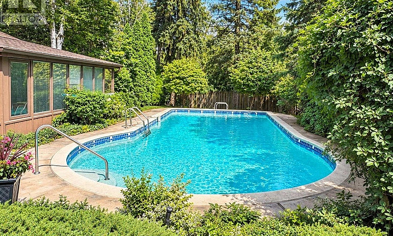 35 Tofino Crescent T...
