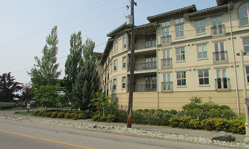 1 Bedroom Resort Con...