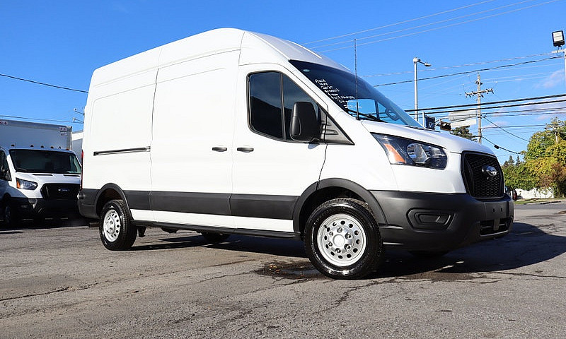 2025 Ford Transit T-...
