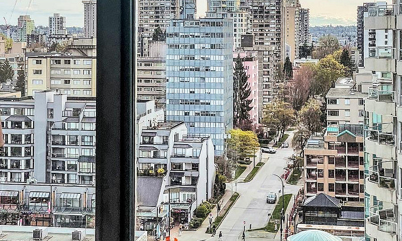 2011 1331 Alberni St...