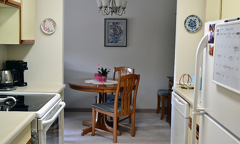 Spacious Suites Alon...