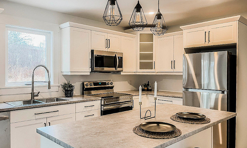 New Construction Lar...