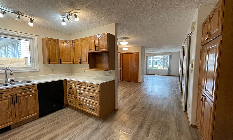 Lovely 2 Bed Main Fl...