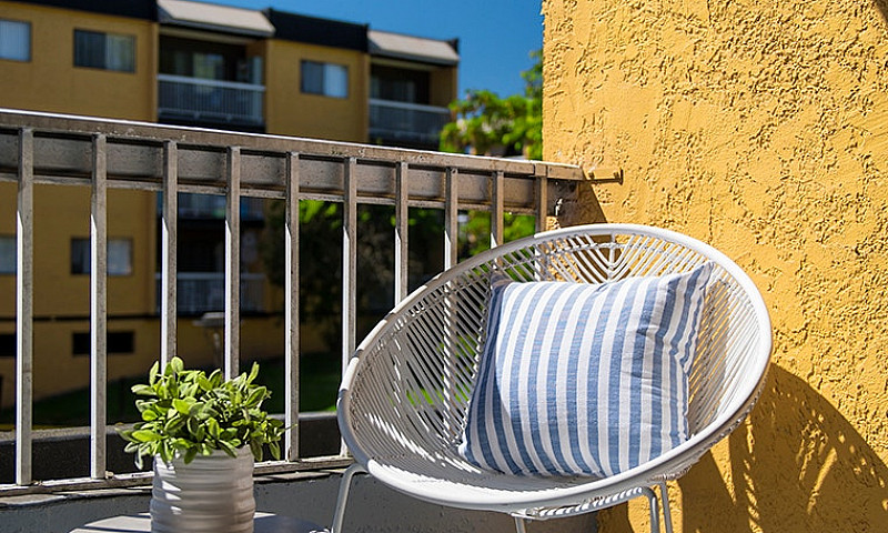 1 Bedroom Suite In L...