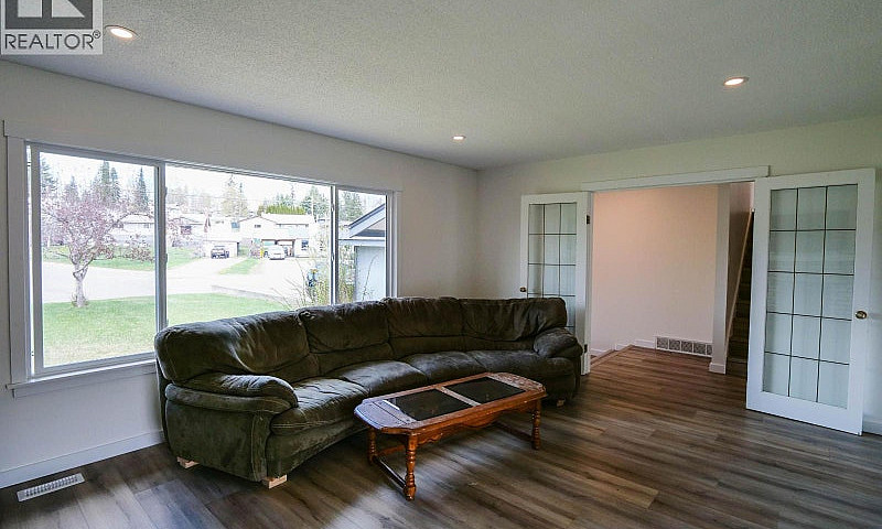 1324 Moffat Avenue Q...