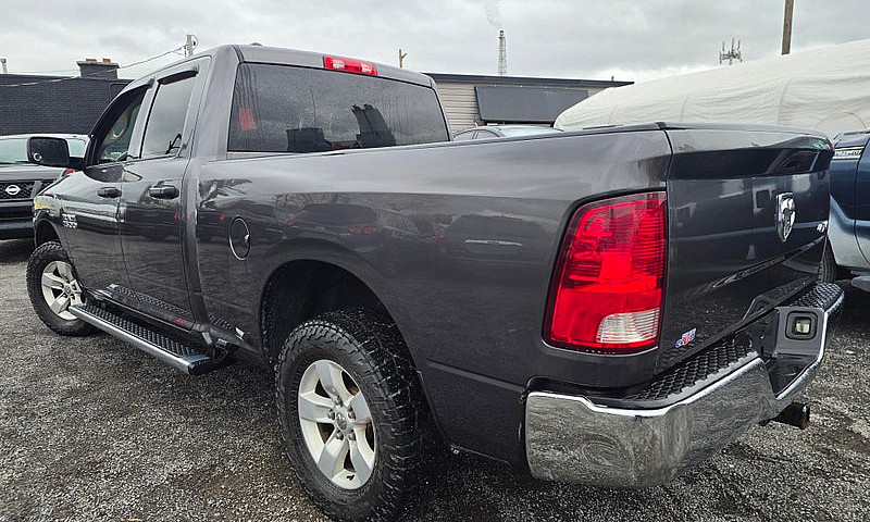 2017 Ram 1500 4X4 V6...