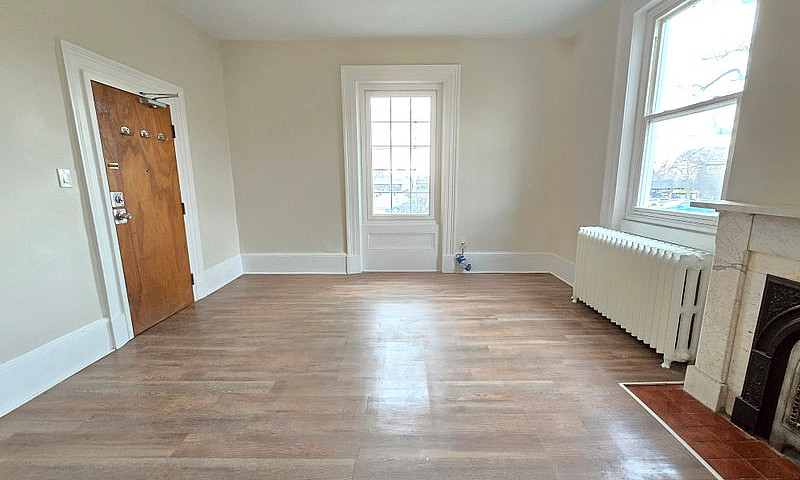 Bright & Spacious Ma...