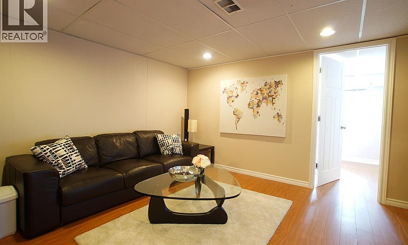 48Xx Mckee Place Bur...