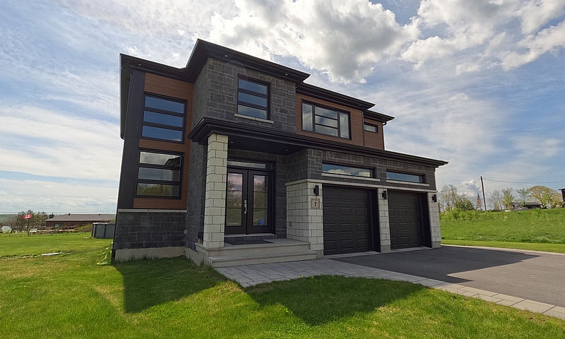 Prestigious House Wi...