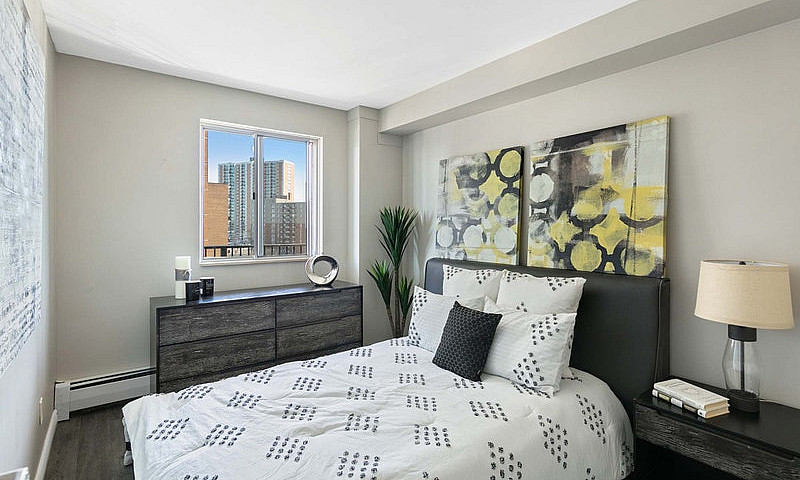 Spacious & Bright On...