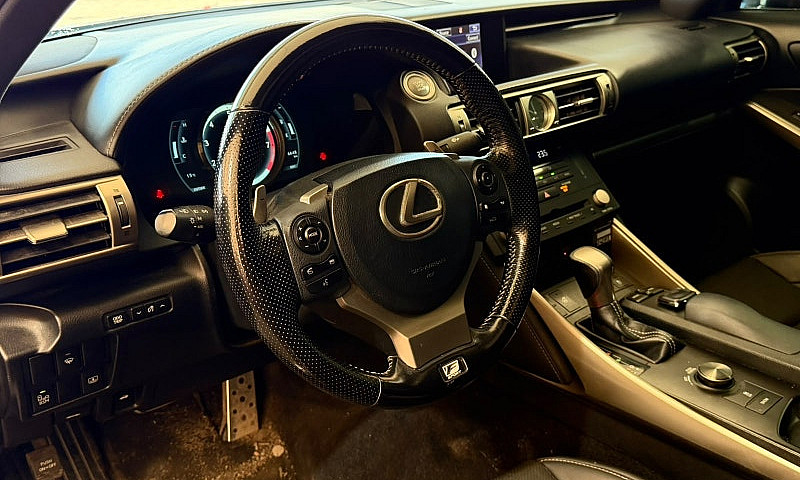 2016 Lexus Is 300...