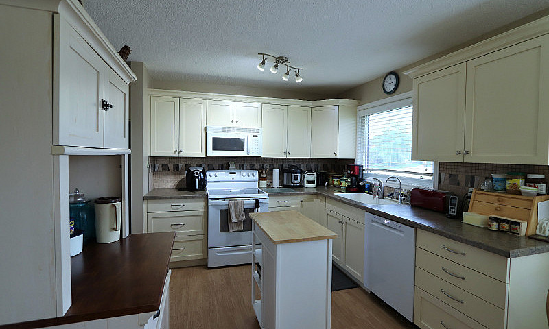 Renovated Bungalow O...