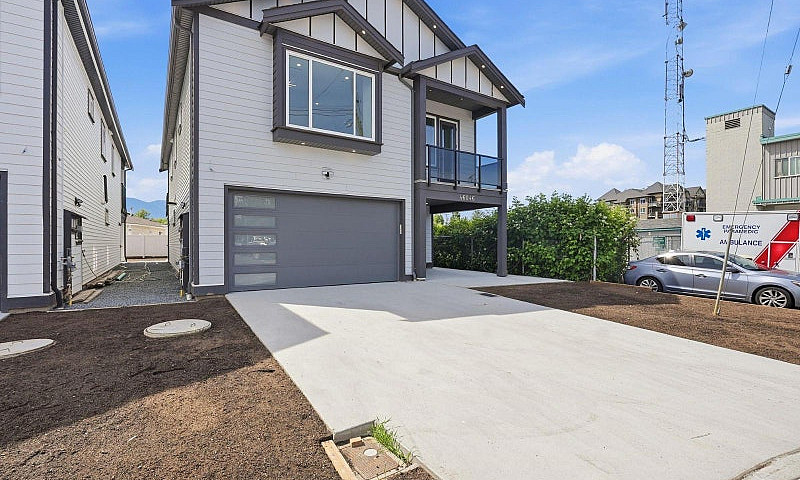 46046 Southlands Cre...